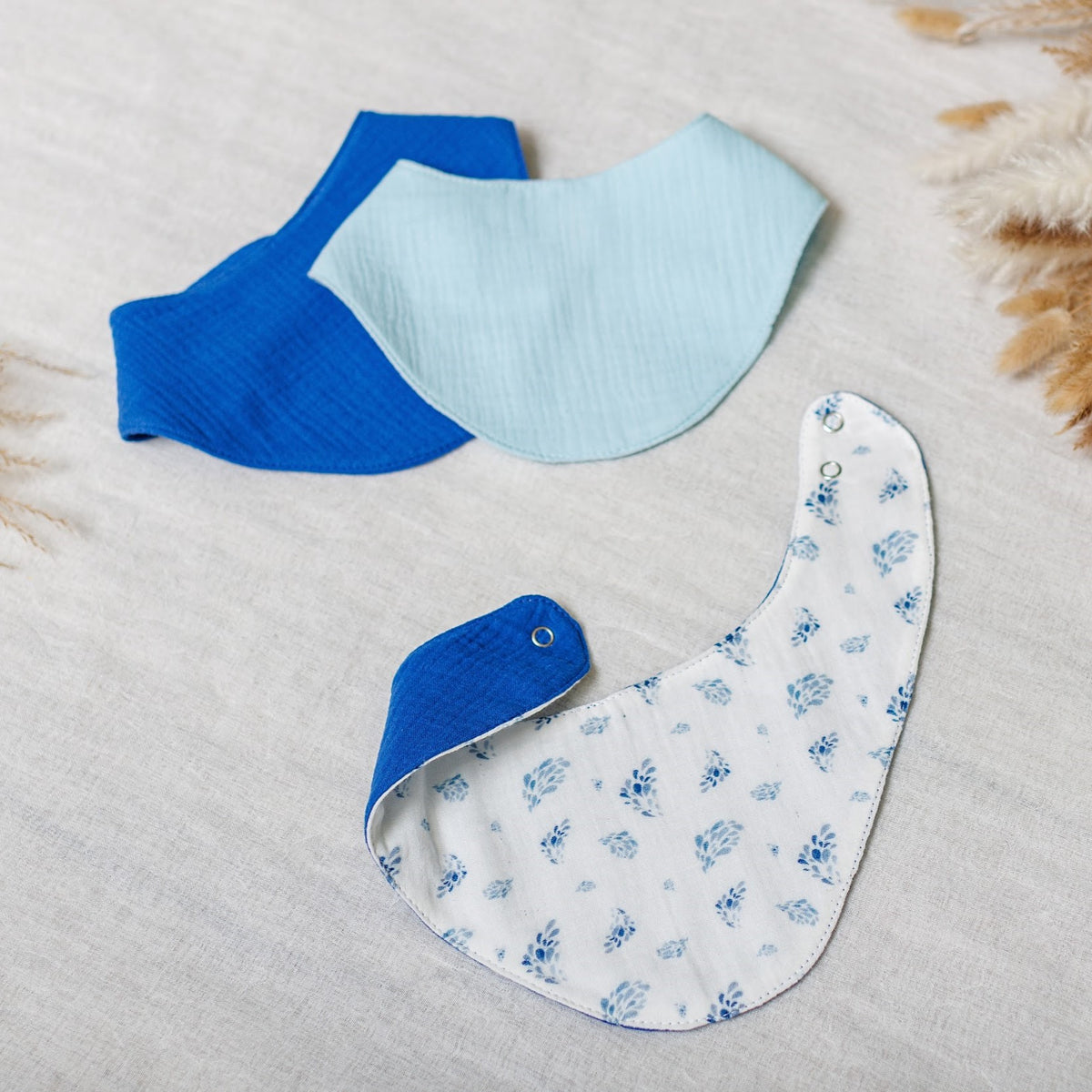 Muslin Baby Bibs "Blue Meadow" – 1 pc or 3-Pack